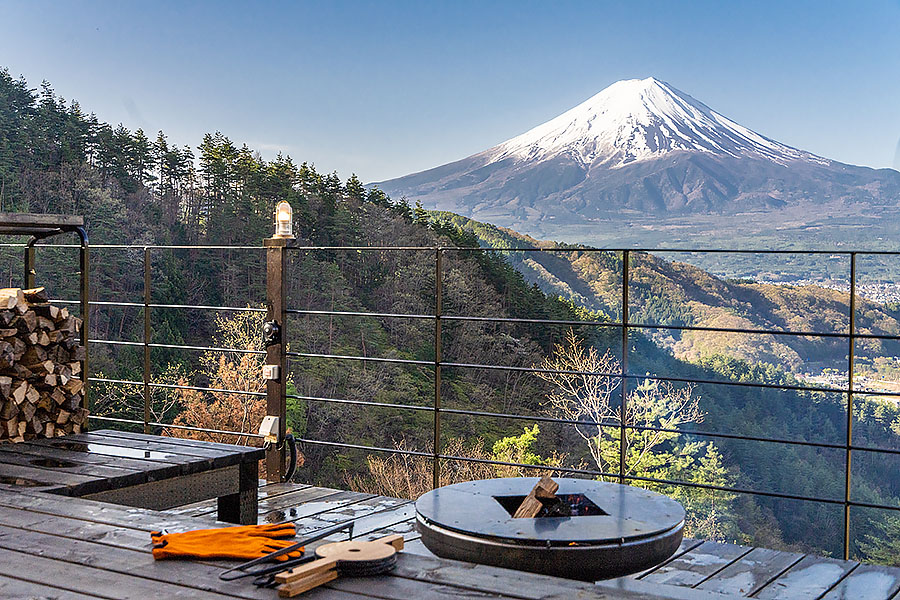 富士山と河口湖を一望する最高のロケーション